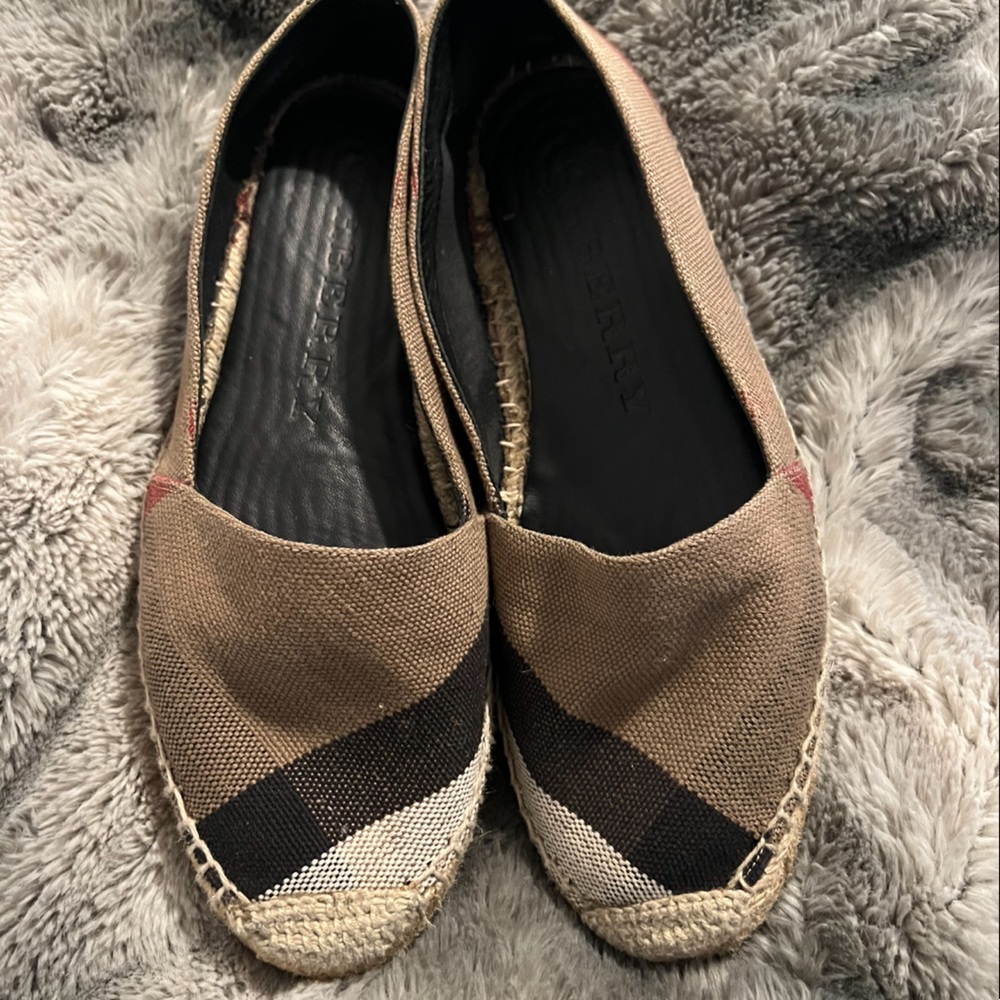 Burberry womens espadrille flats size 39
